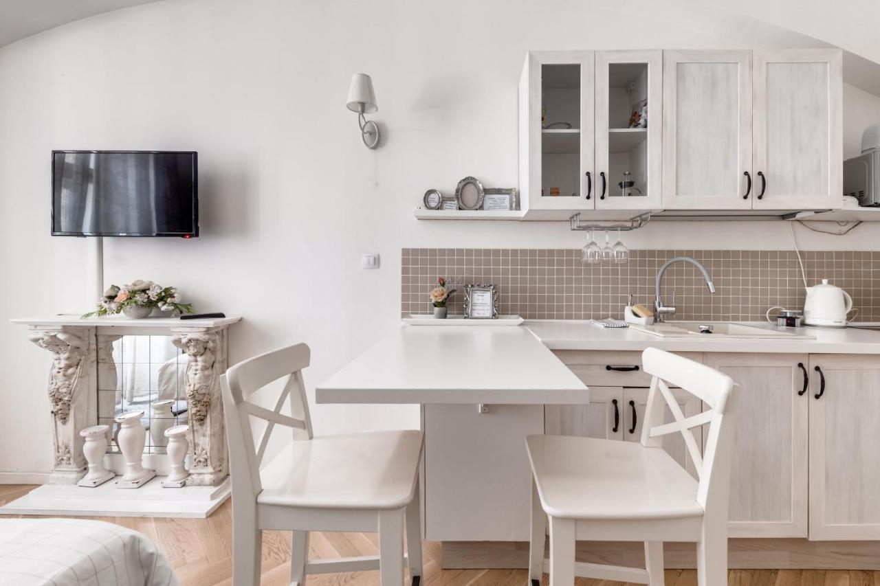 Apartments With The Lions Прага Екстериор снимка