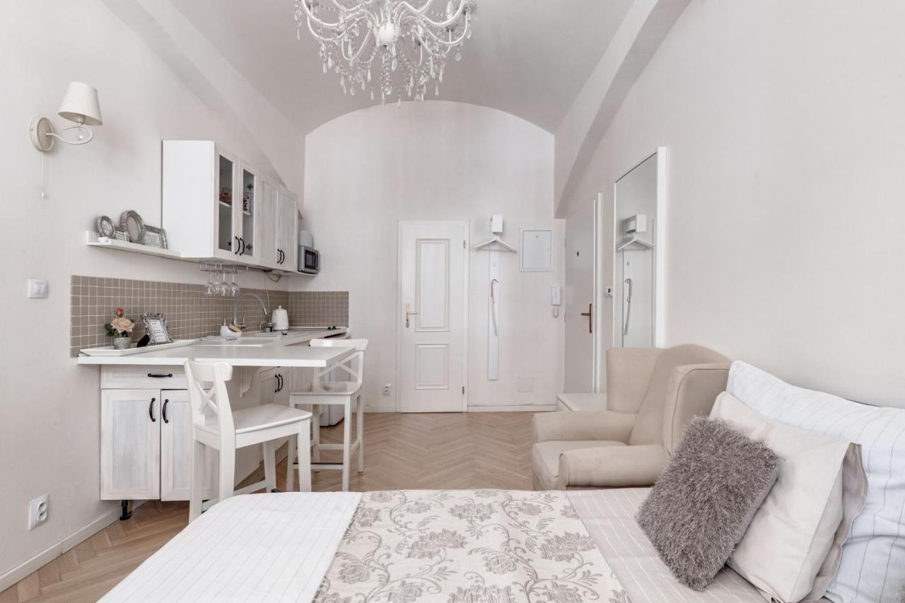 Apartments With The Lions Прага Екстериор снимка