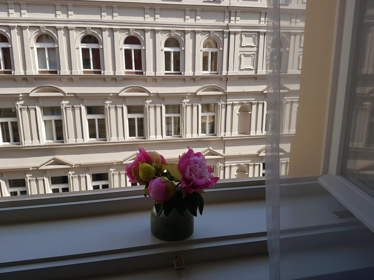 Apartments With The Lions Прага Екстериор снимка