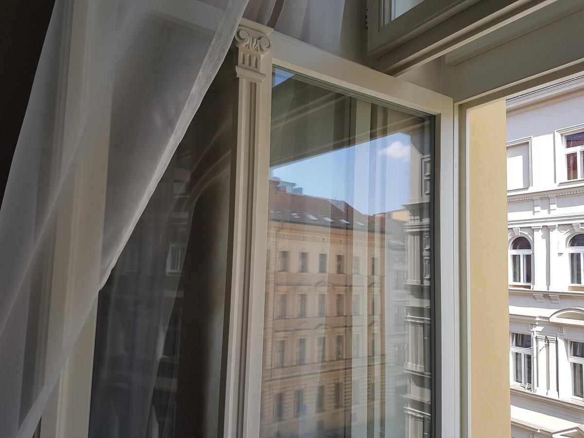 Apartments With The Lions Прага Екстериор снимка